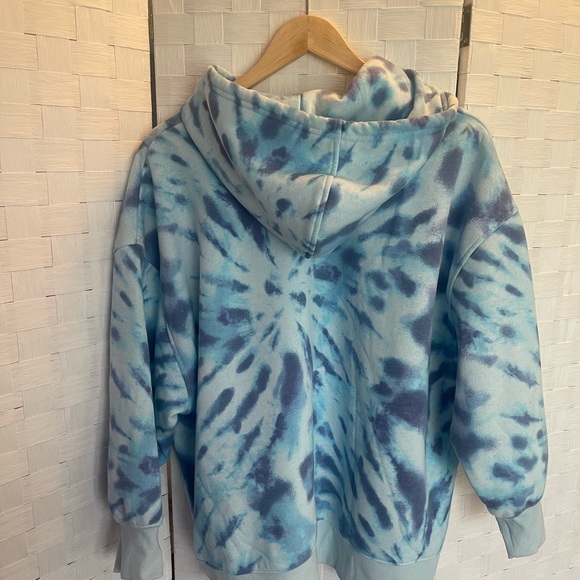 Style $ Co Tie Dye sweatshirt Medium - Picture 8 of 9